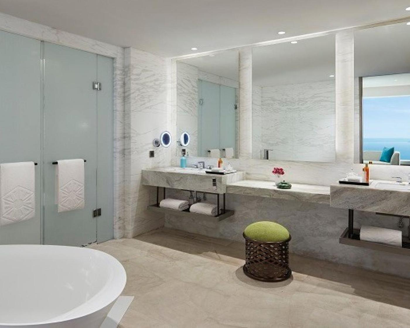 Taj Cidade De Goa Horizon, Goa 帕纳吉 外观 照片 Bathroom